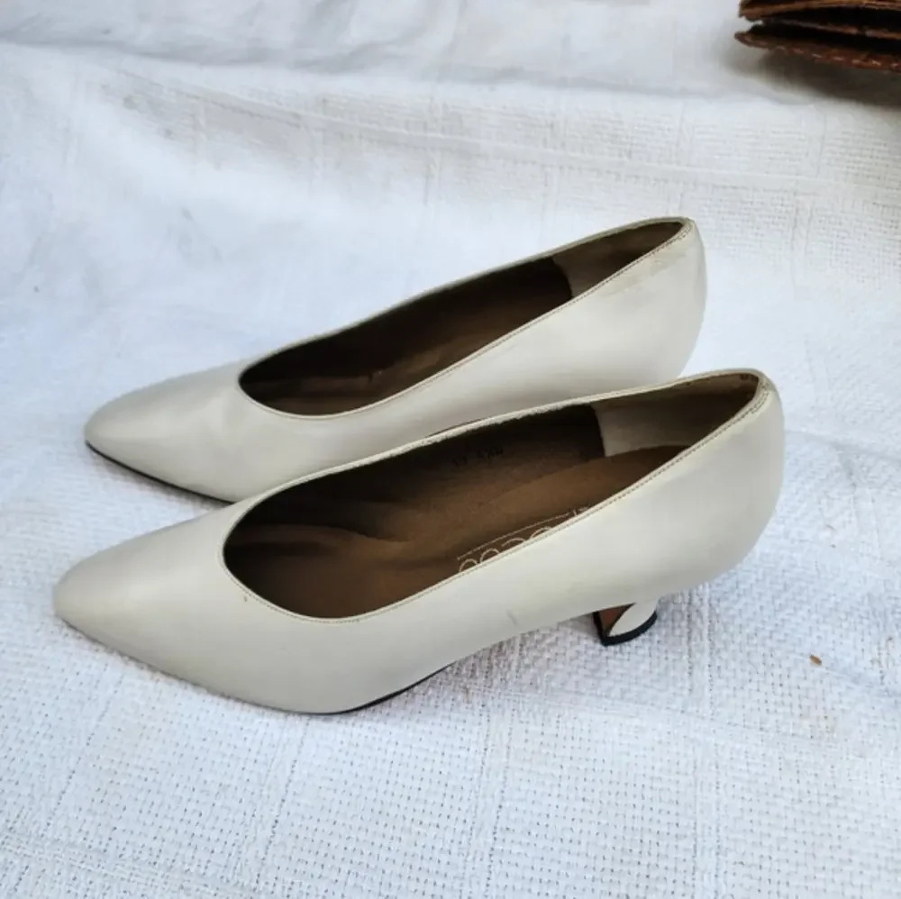Vintage 70s Focus‎ Leather Feminine Pumps 8.5